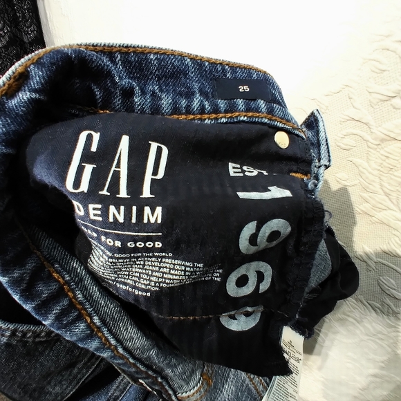 GAP Bermuda Mom Raw Hem High Rise High Waist Jean Shorts Size 25 - Picture 13 of 16